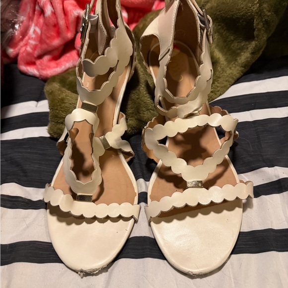 Elegant Cream Scalloped Women's Sandals - Picture 1 of 2